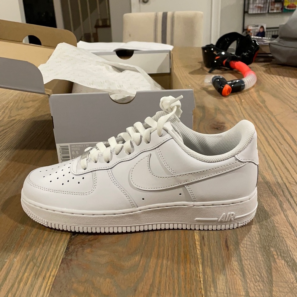 Air Force 1 07 low brand new 8.5 men’s